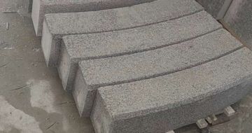 云浮芝麻白弧形路牙石