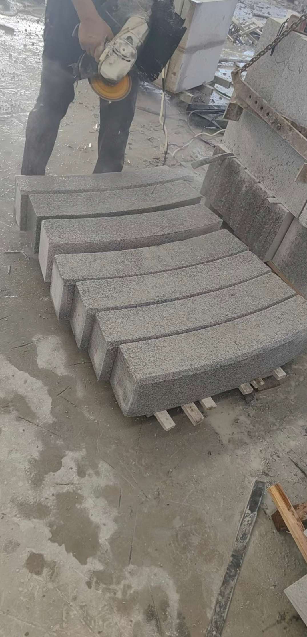 云浮芝麻白弧形路牙石