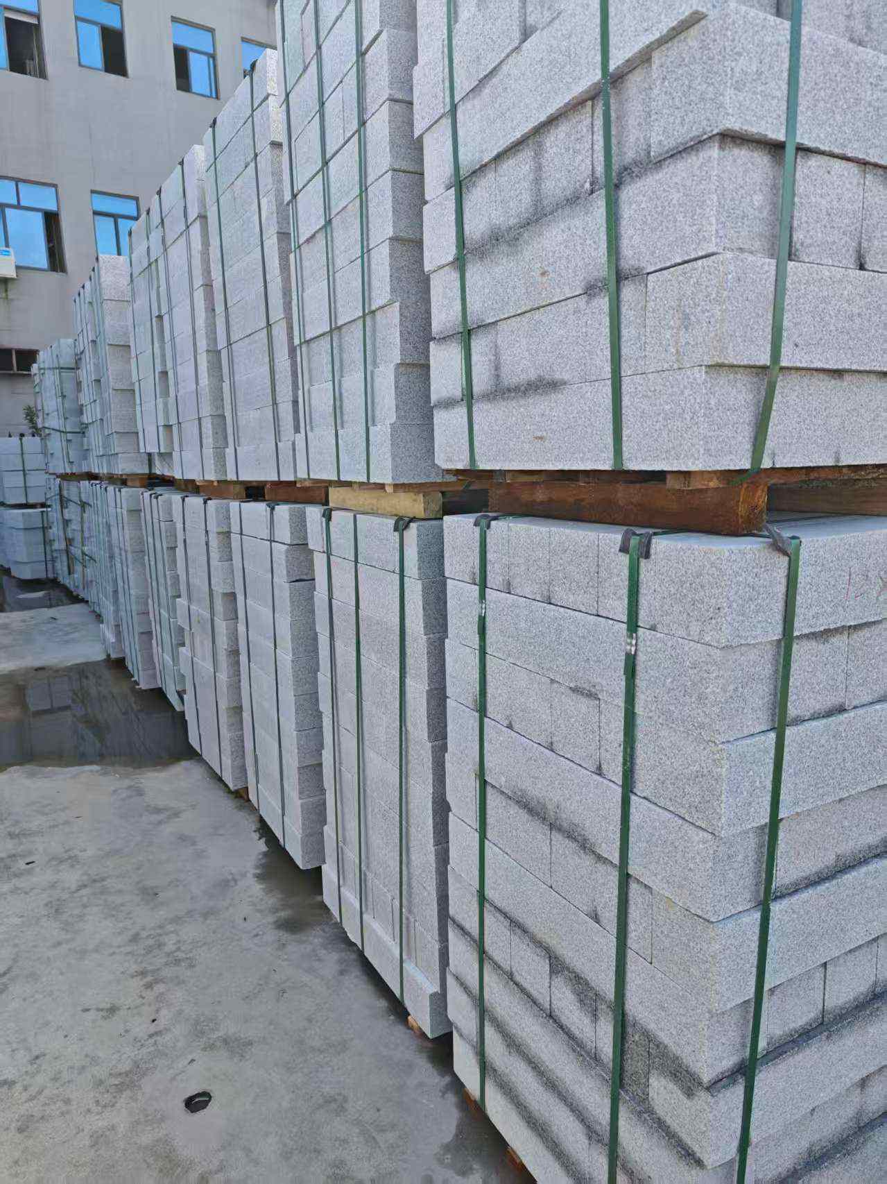 云浮芝麻白路牙石，路侧石