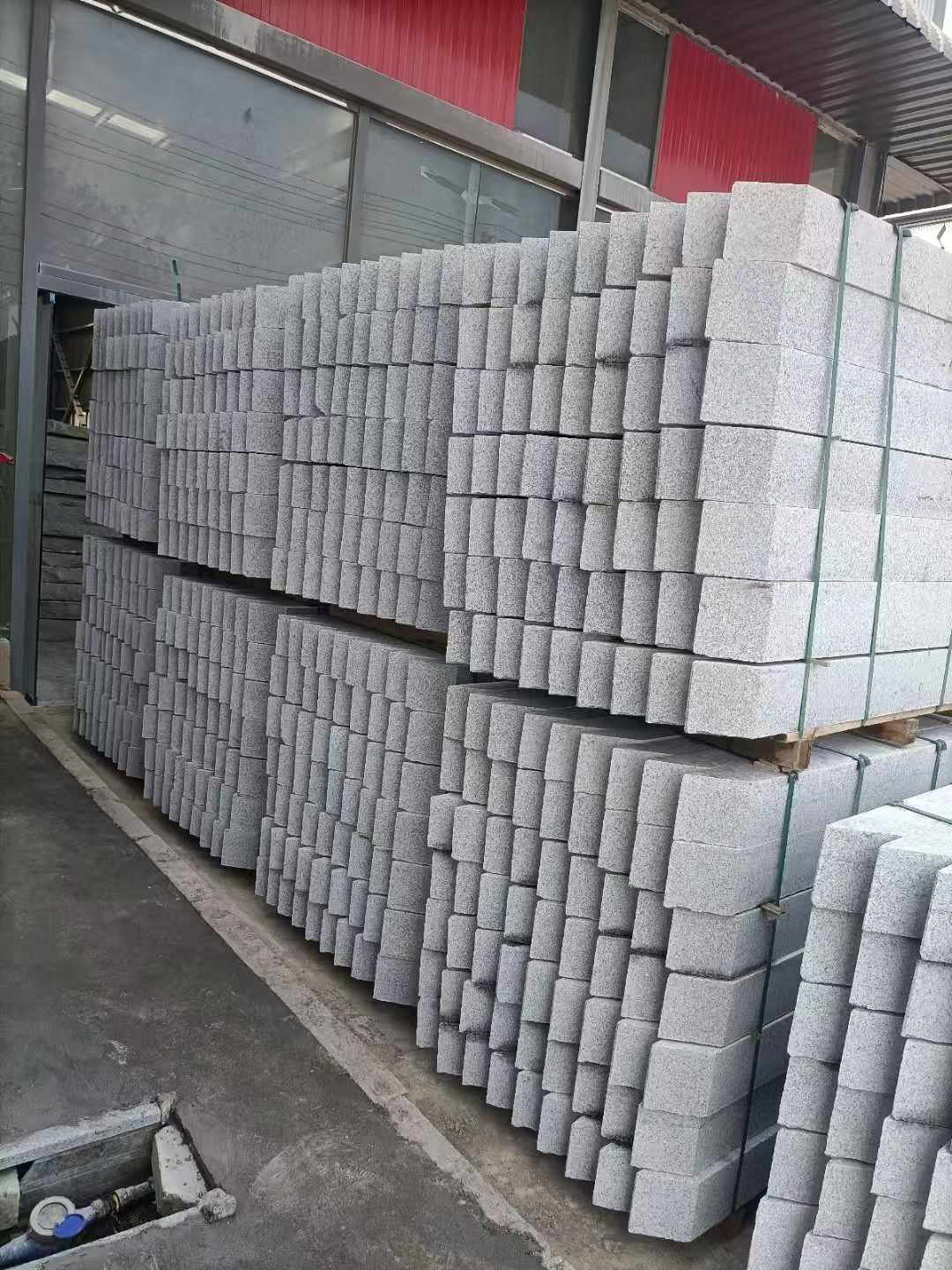 云浮芝麻白树围石 树池