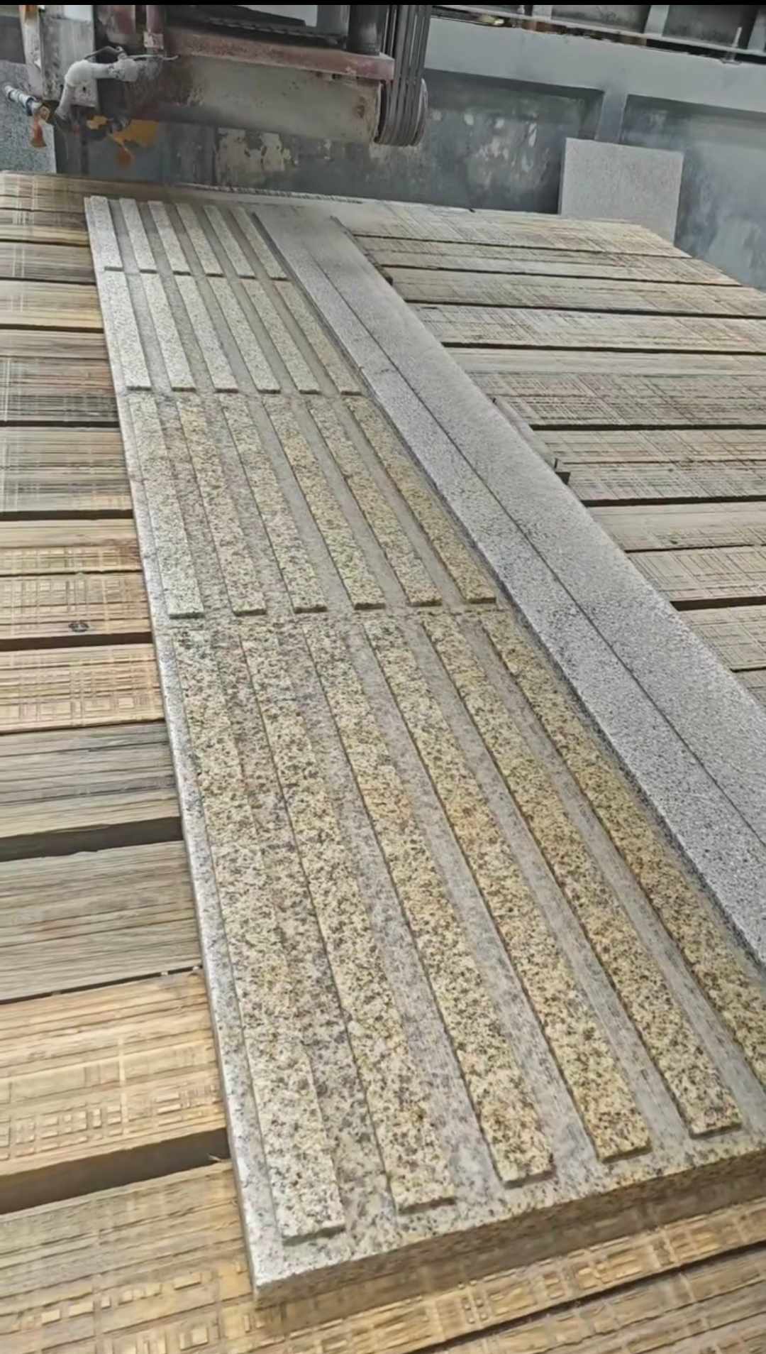 云浮黄金麻盲道石 盲条