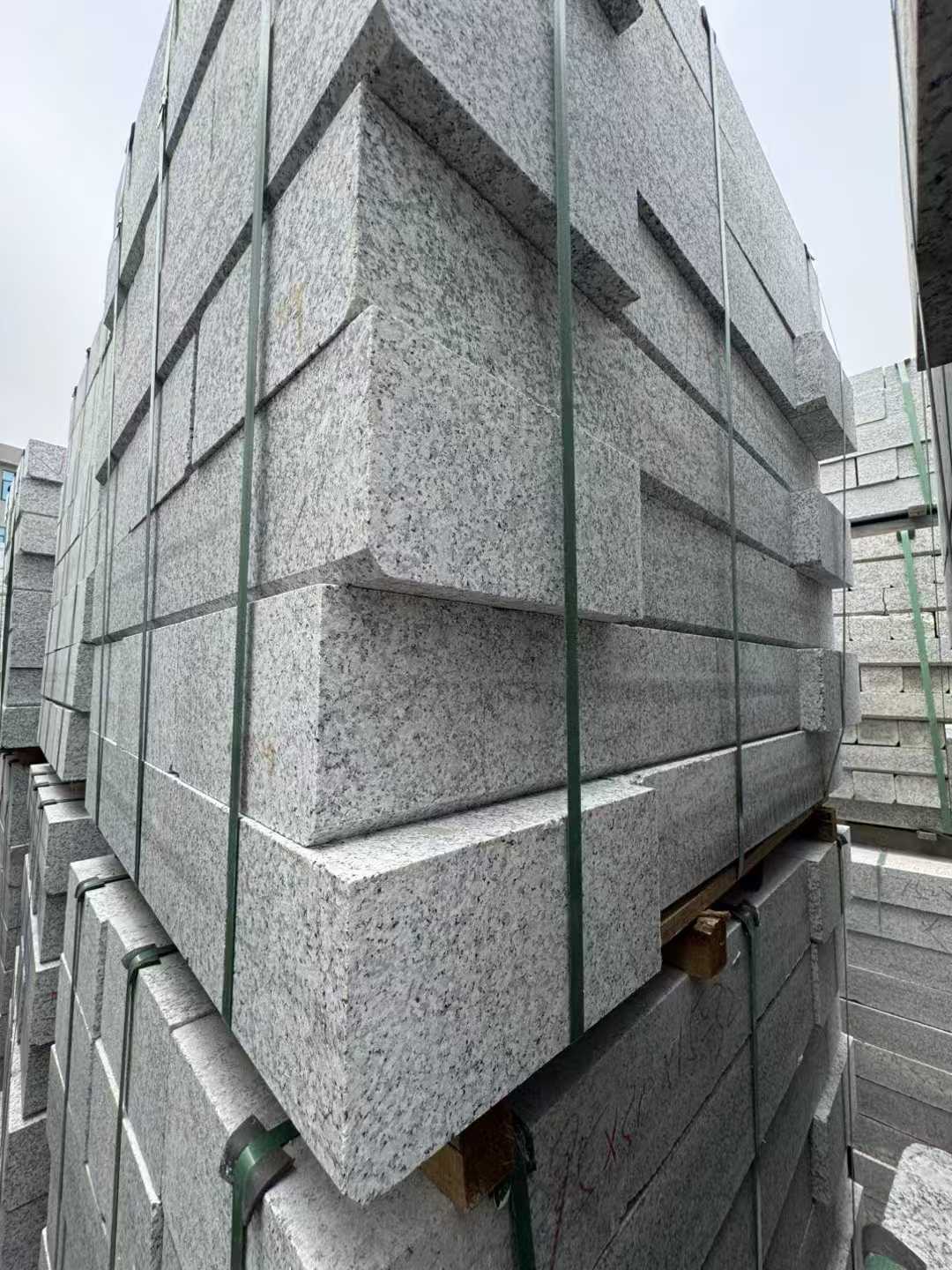 云浮芝麻白路牙石 马路牙子