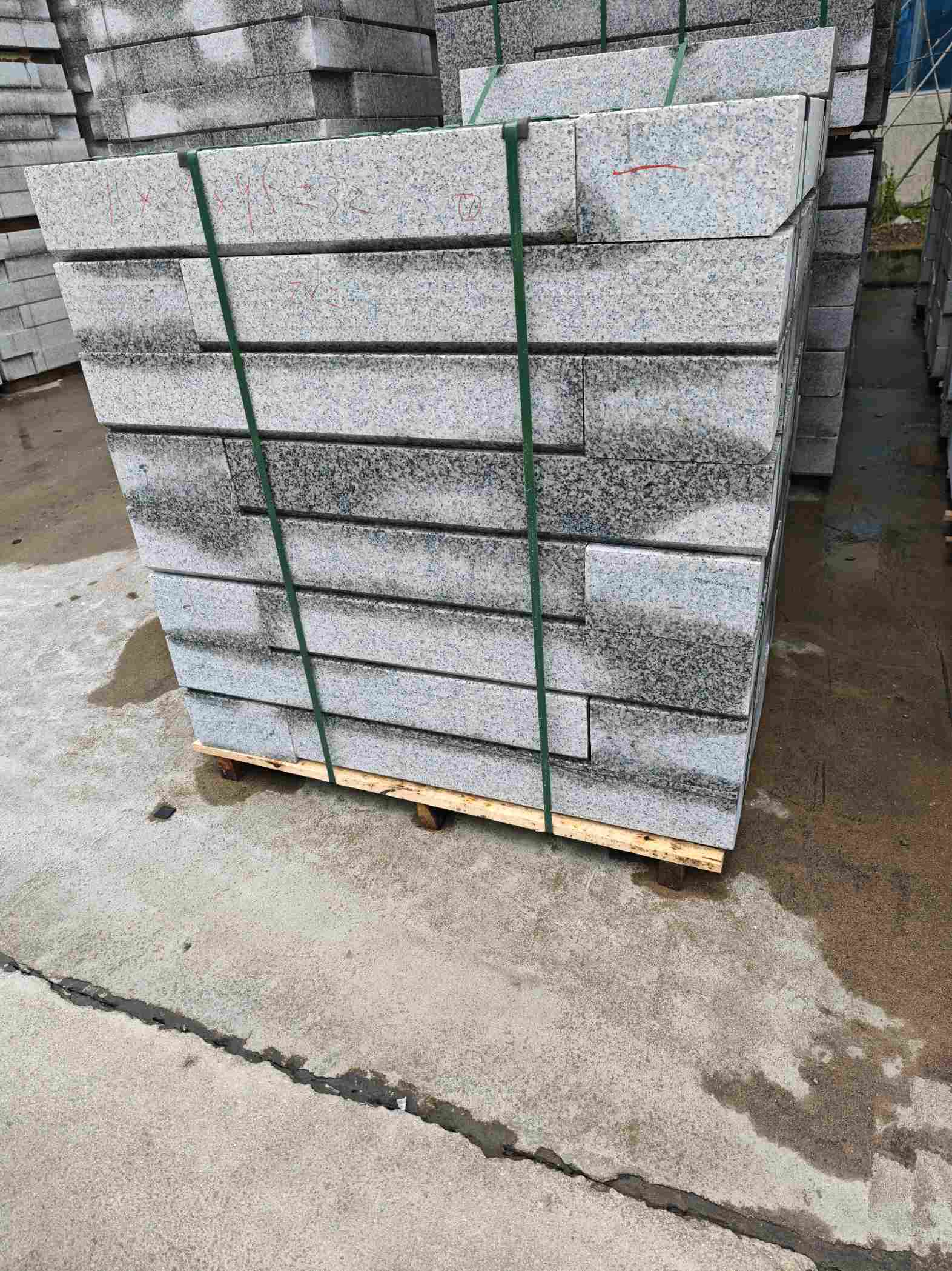 云浮芙蓉白路牙石，马路牙子