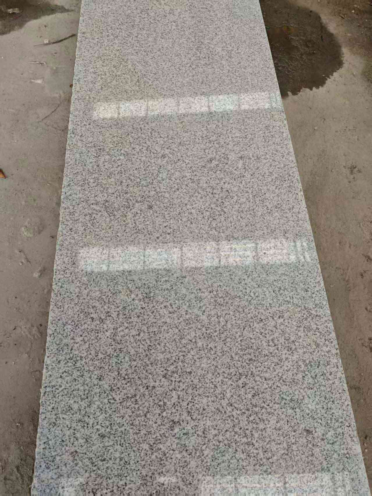 云浮芝麻白光面毛板